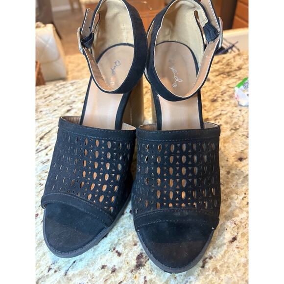 Qupid Women's Block Heel Sandal Heels Size 7 - Picture 3 of 6